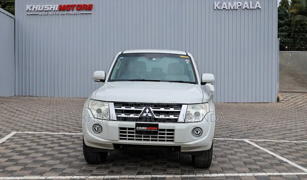Mitsubishi Pajero 2012 White