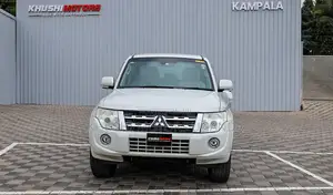 Mitsubishi Pajero 2012 White
