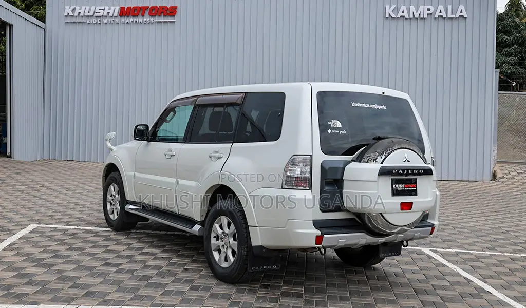 Mitsubishi Pajero 2012 White