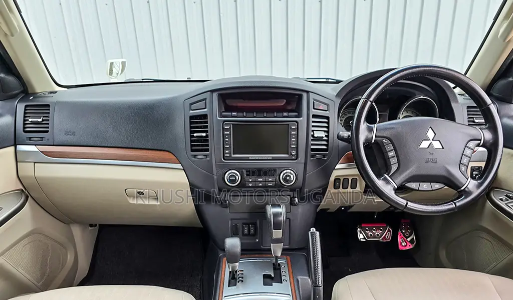 Mitsubishi Pajero 2012 White