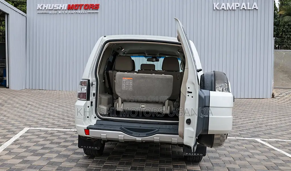 Mitsubishi Pajero 2012 White
