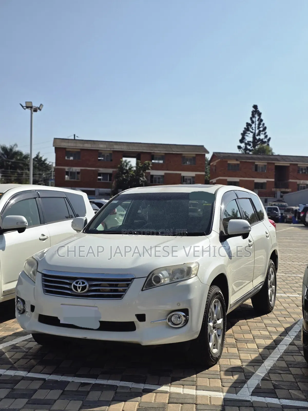 Toyota Vanguard 2012 White