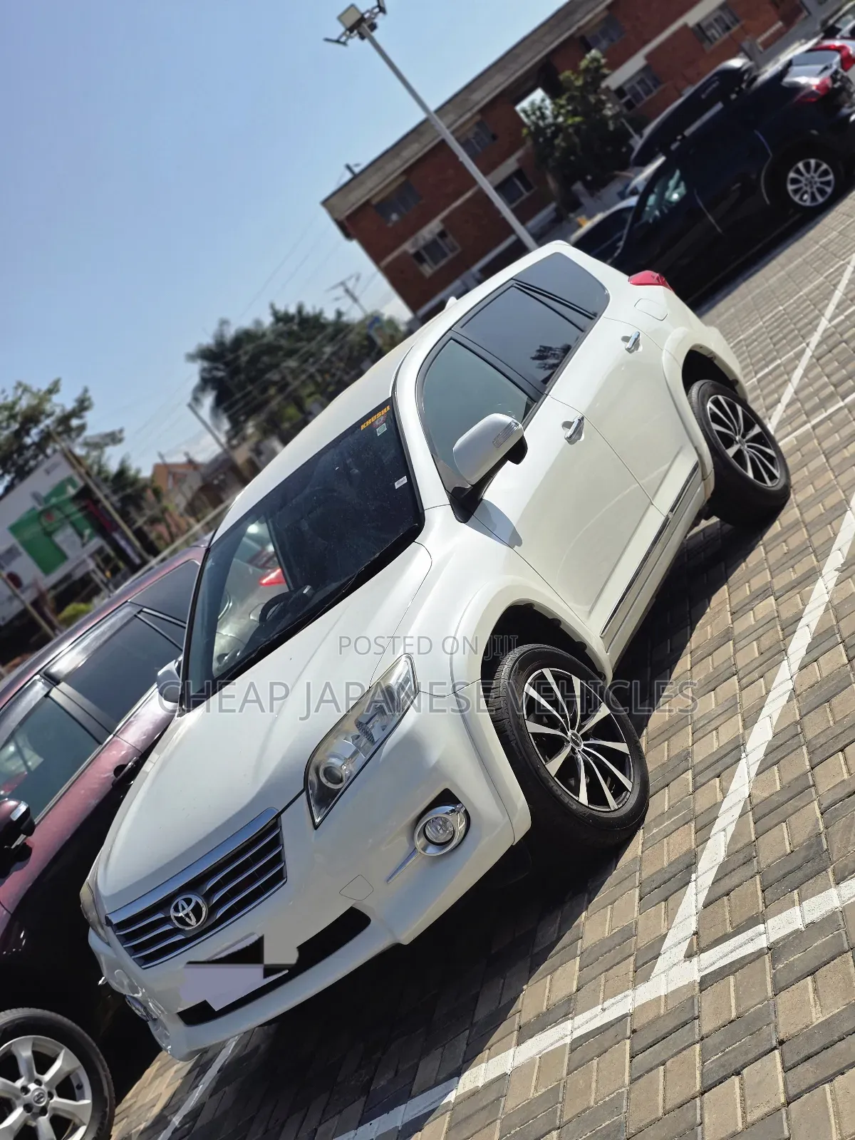 Toyota Vanguard 2012 White