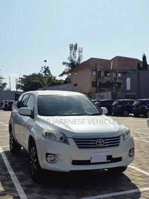 Toyota Vanguard 2012 White
