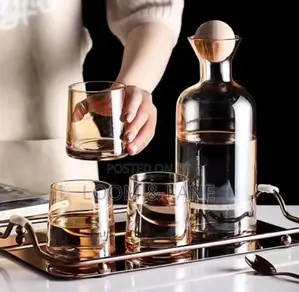 Glass Carafe Set With a Wooden Stopper
