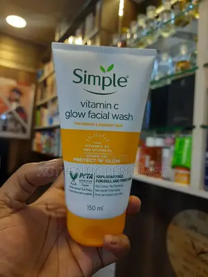Simple Vitamin C Glow Facial Wash 150ml