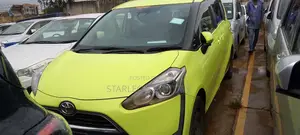 Toyota Sienta 1.5 Hybrid FWD 2015 Green