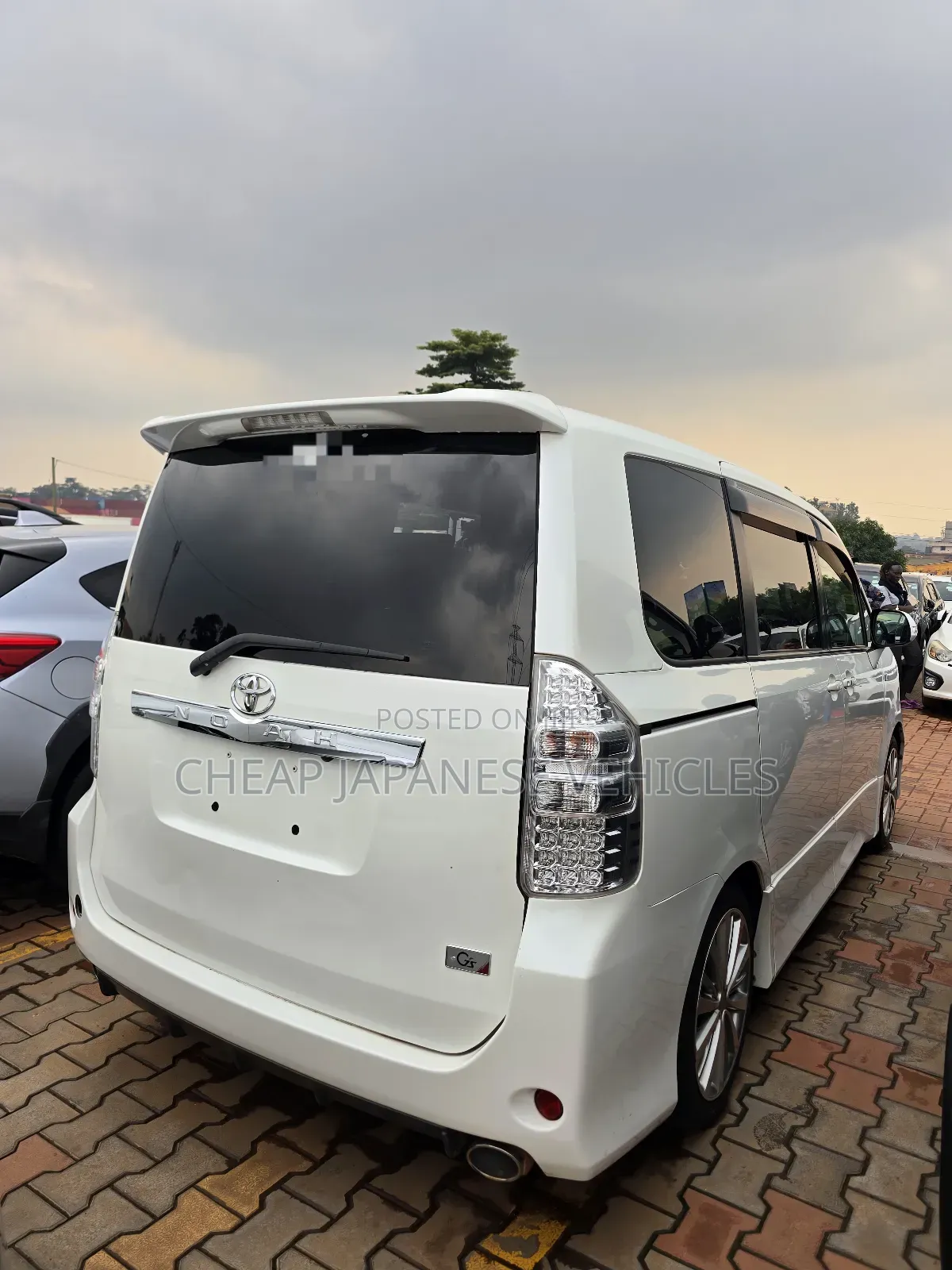 Toyota Noah 2012 White