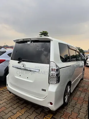Toyota Noah 2012 White