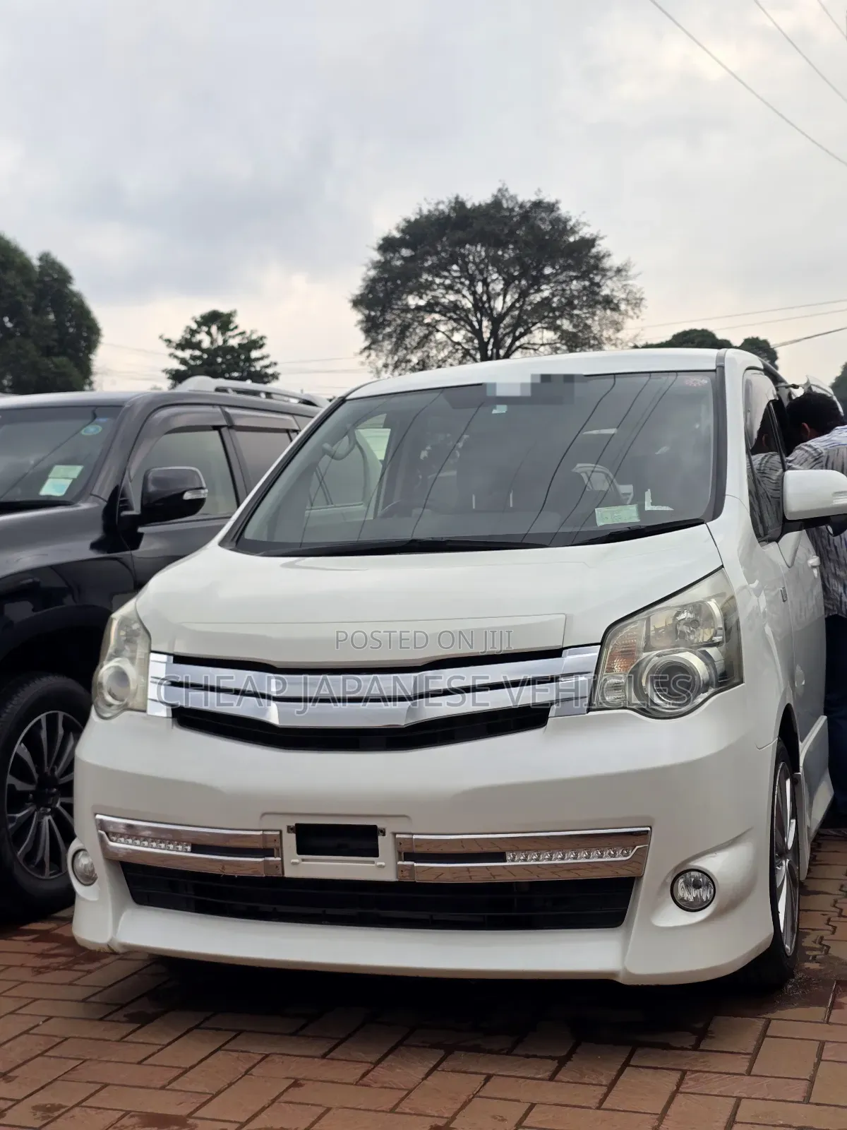 Toyota Noah 2012 White