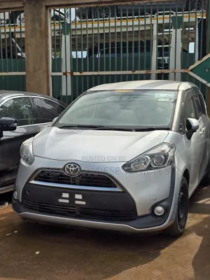 Toyota Sienta 1.5 FWD 2016 Silver