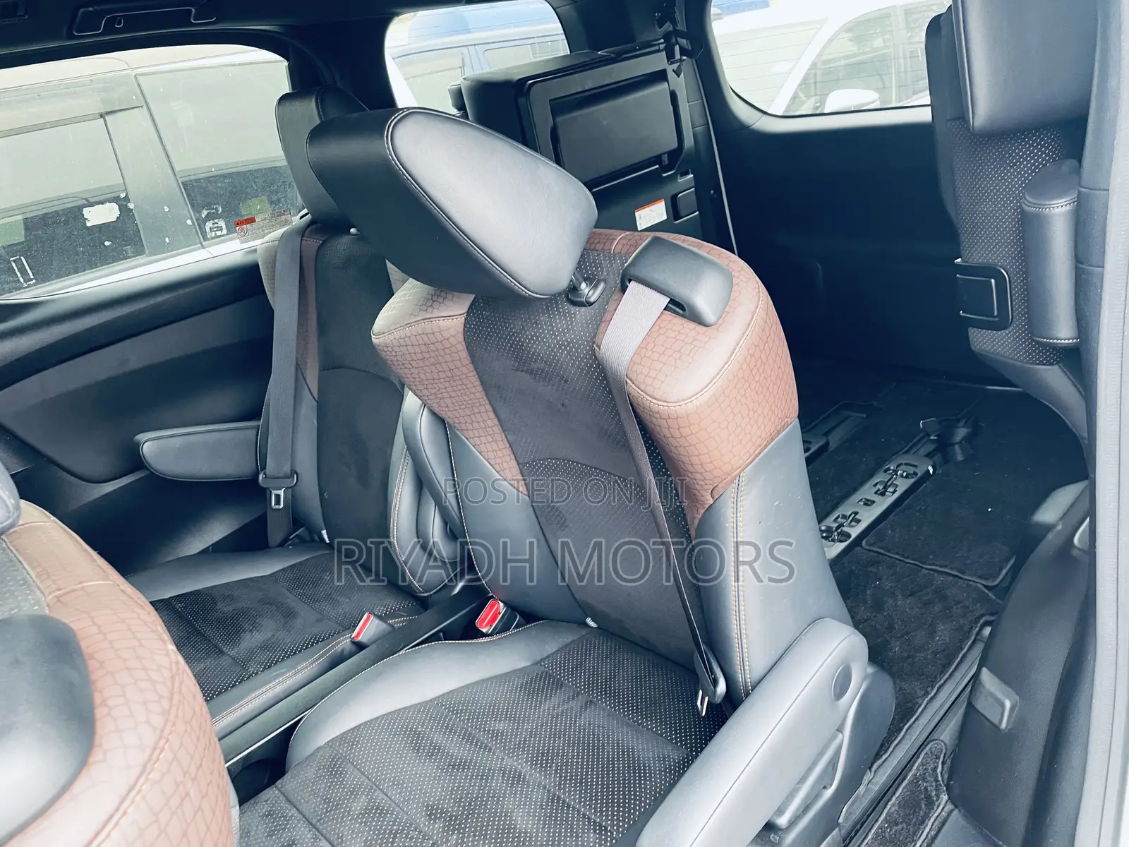 Toyota Alphard 2.5 Petrol AWD 2016 White
