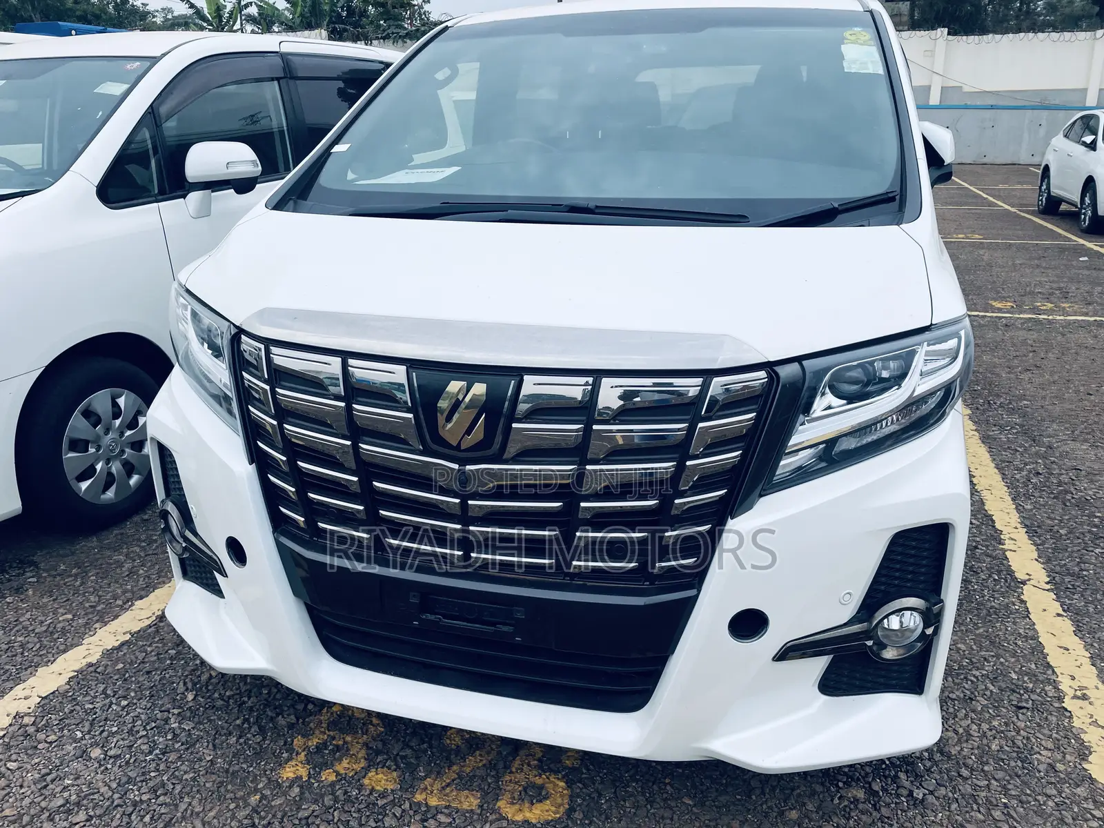 Toyota Alphard 2.5 Petrol AWD 2016 White