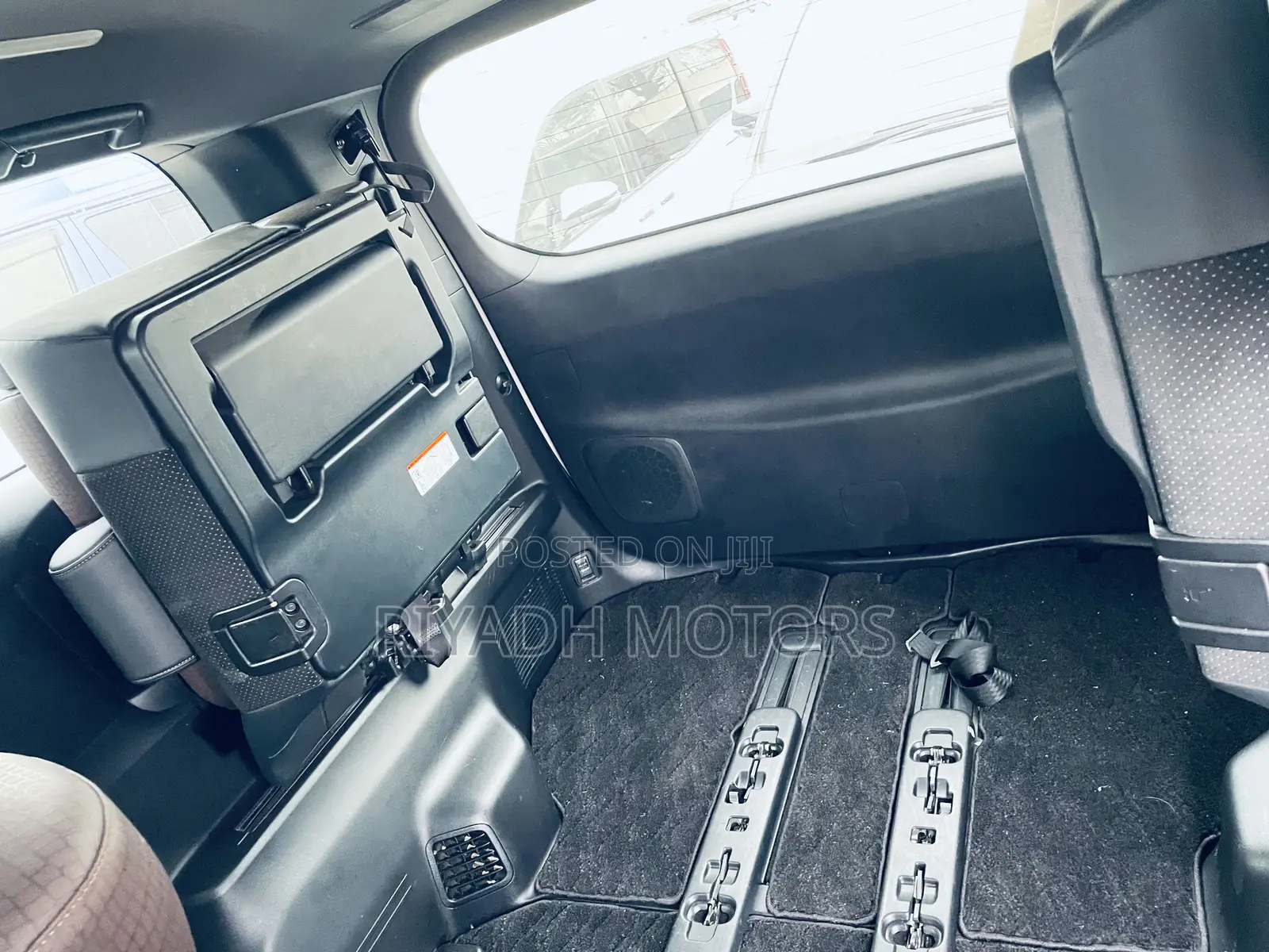 Toyota Alphard 2.5 Petrol AWD 2016 White