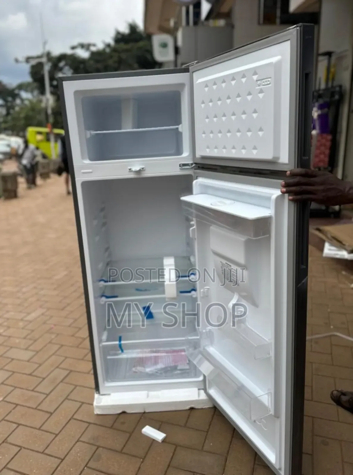 Chiq Fridge 270l