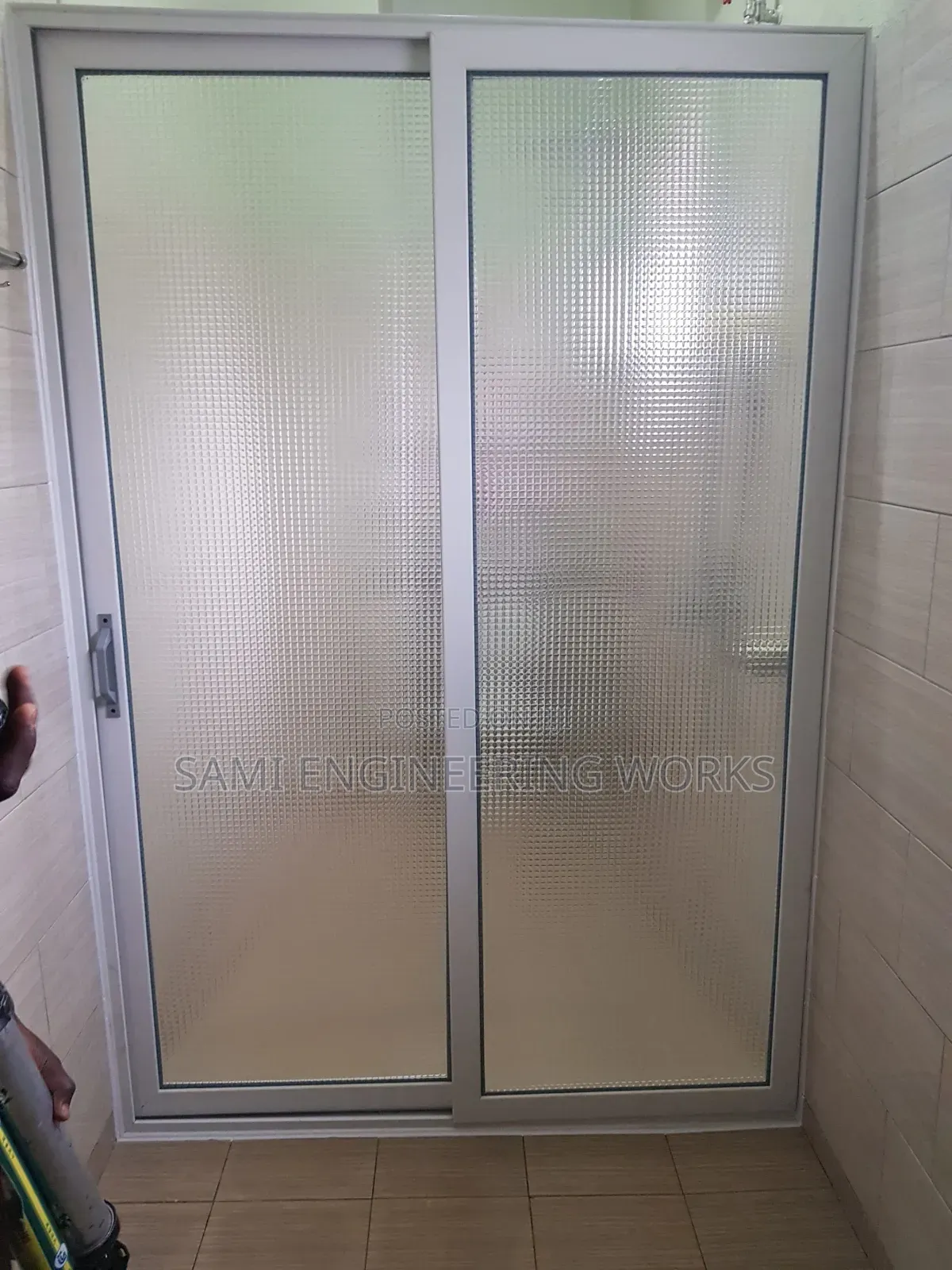 Slidding Shower Divider