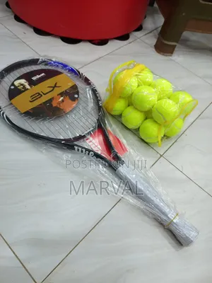 A Set of One Tennis Racket and 12balls