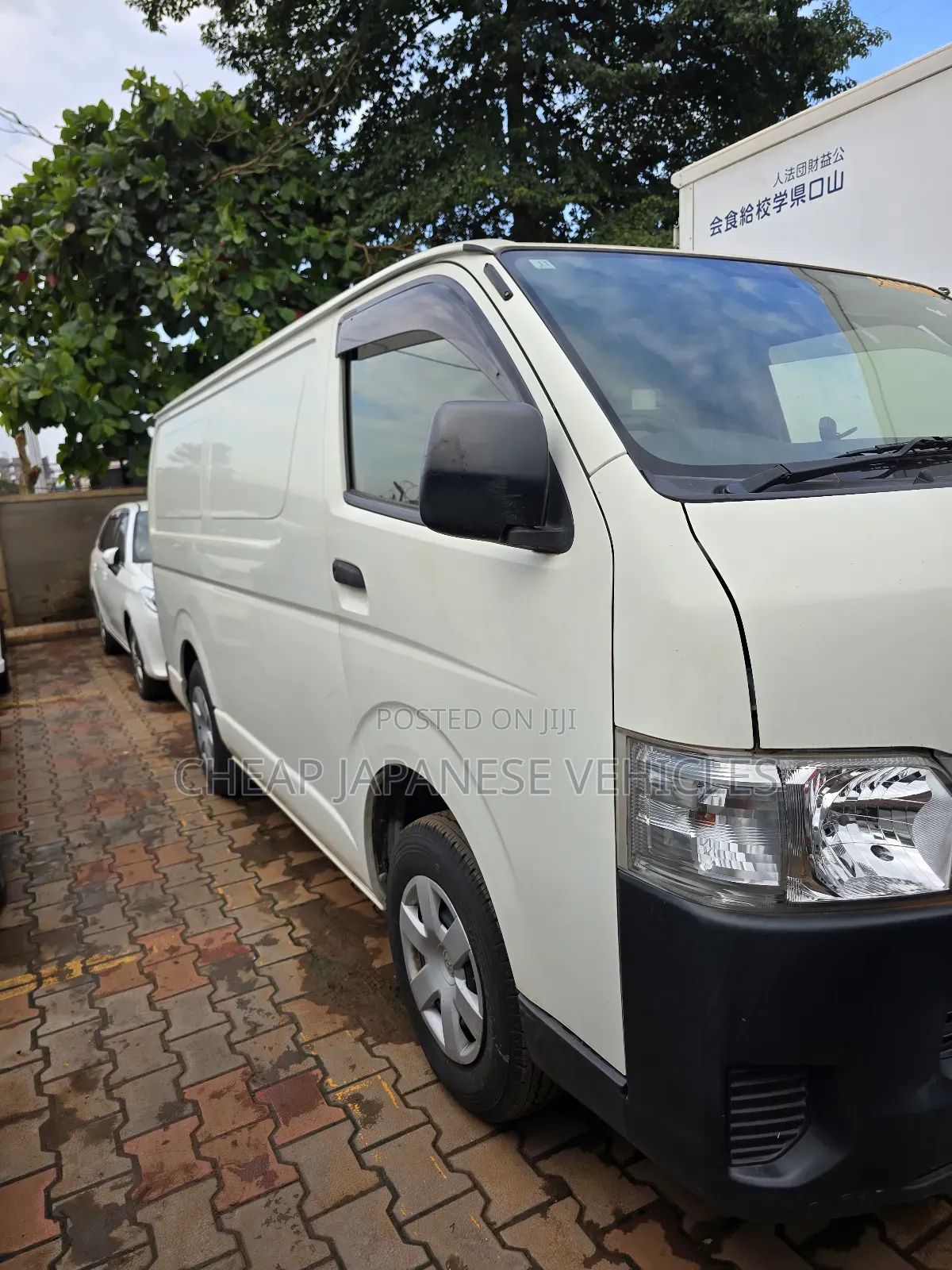 Toyota HiAce 2016 White