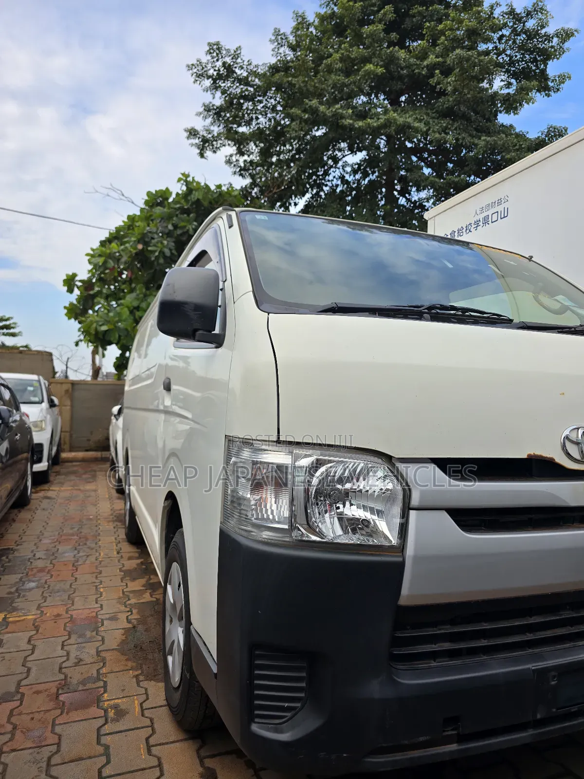 Toyota HiAce 2016 White