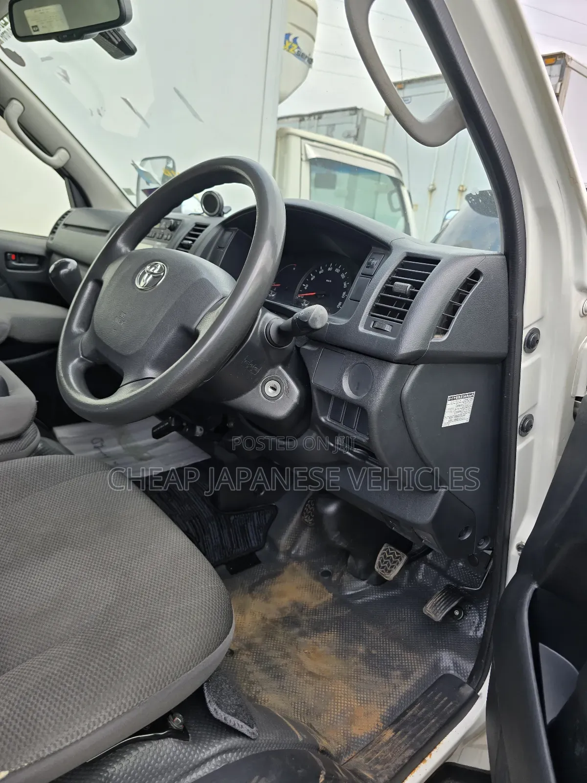 Toyota HiAce 2016 White