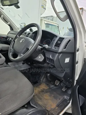 Toyota HiAce 2016 White