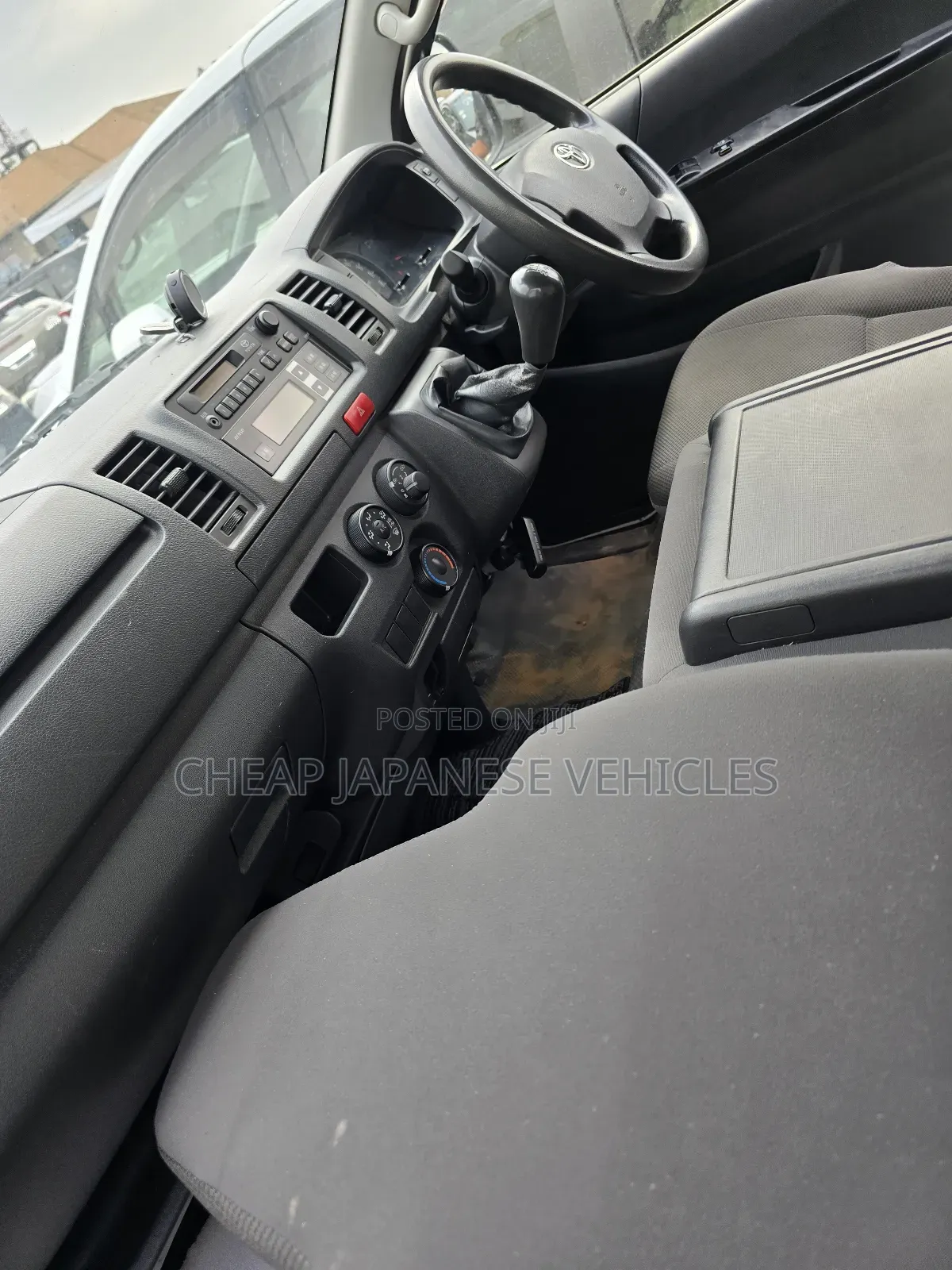 Toyota HiAce 2016 White