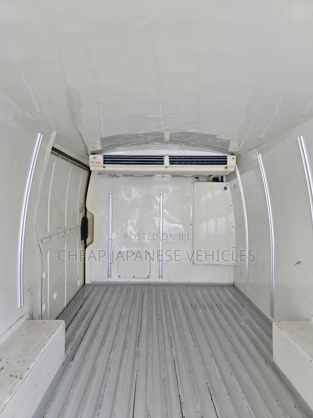 Toyota HiAce 2016 White