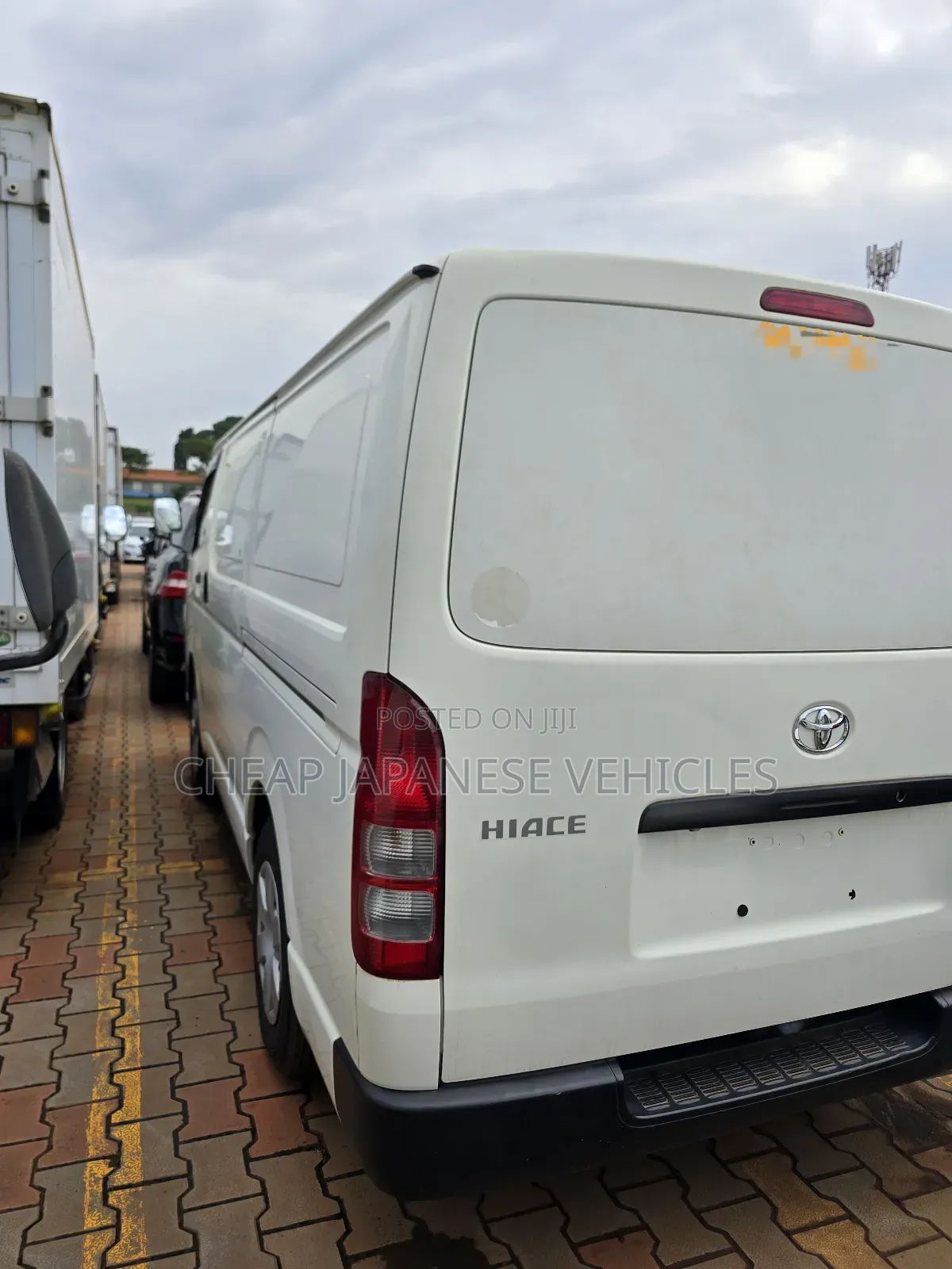 Toyota HiAce 2016 White