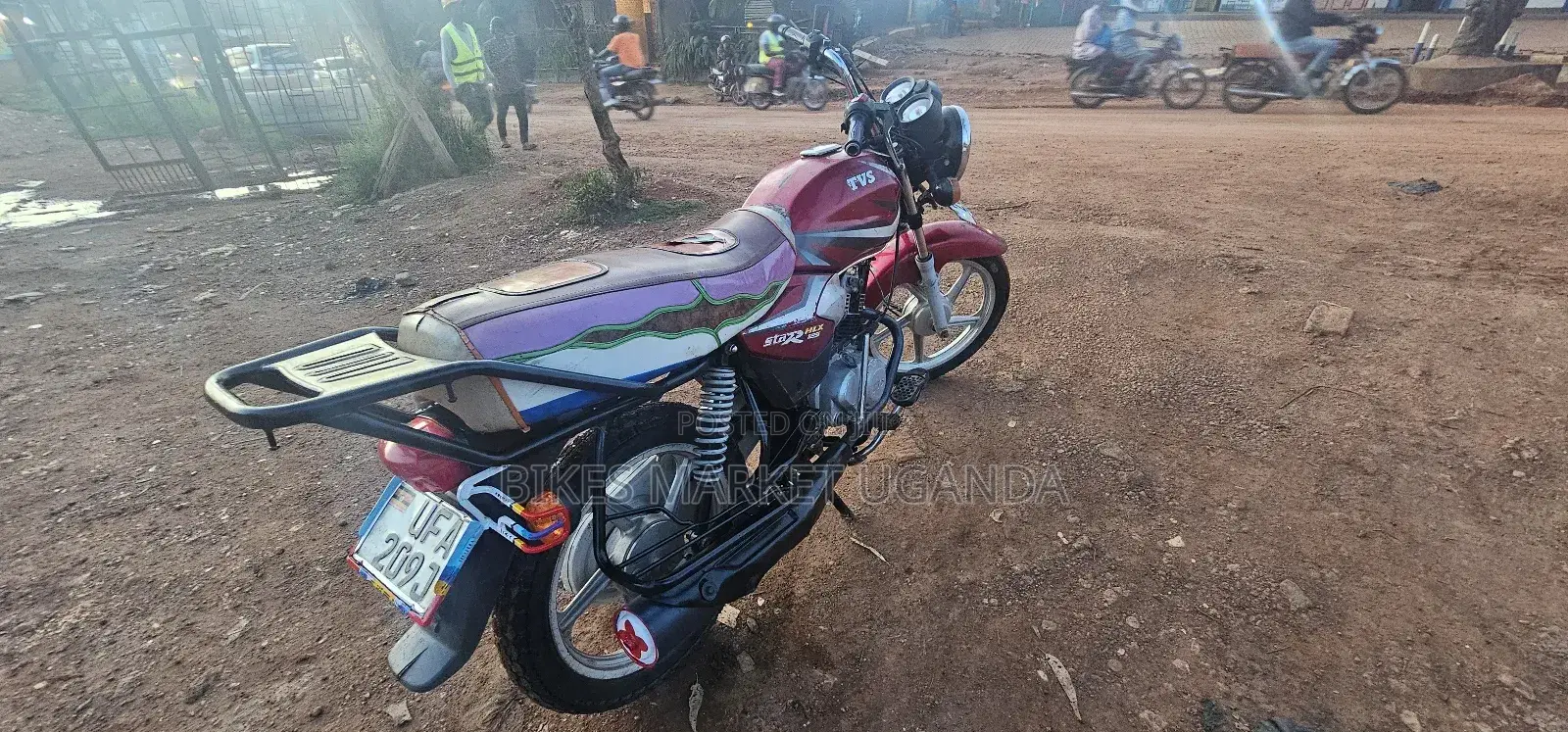 TVS HLX 125 2019 Red