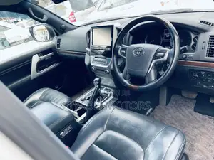 Toyota Land Cruiser 2019 White