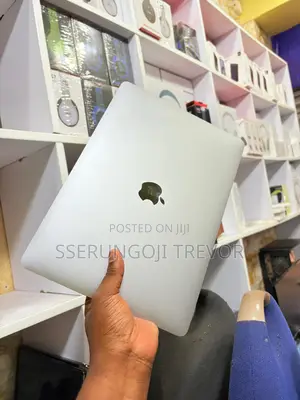 Laptop Apple MacBook Pro 8GB Intel Core I5 SSHD (Hybrid) 256GB