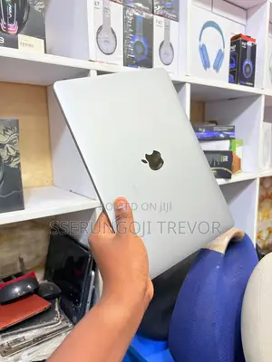 Laptop Apple MacBook Pro 2017 16GB Intel Core I5 SSHD+SSD 256GB