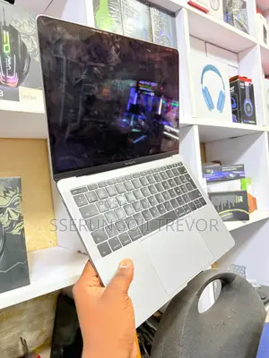 Laptop Apple MacBook Pro 2017 16GB Intel Core I5 SSHD+SSD 256GB