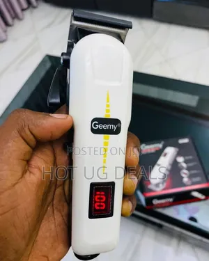 Geemy Rechargeable Shaving Machine With Battery Indicator