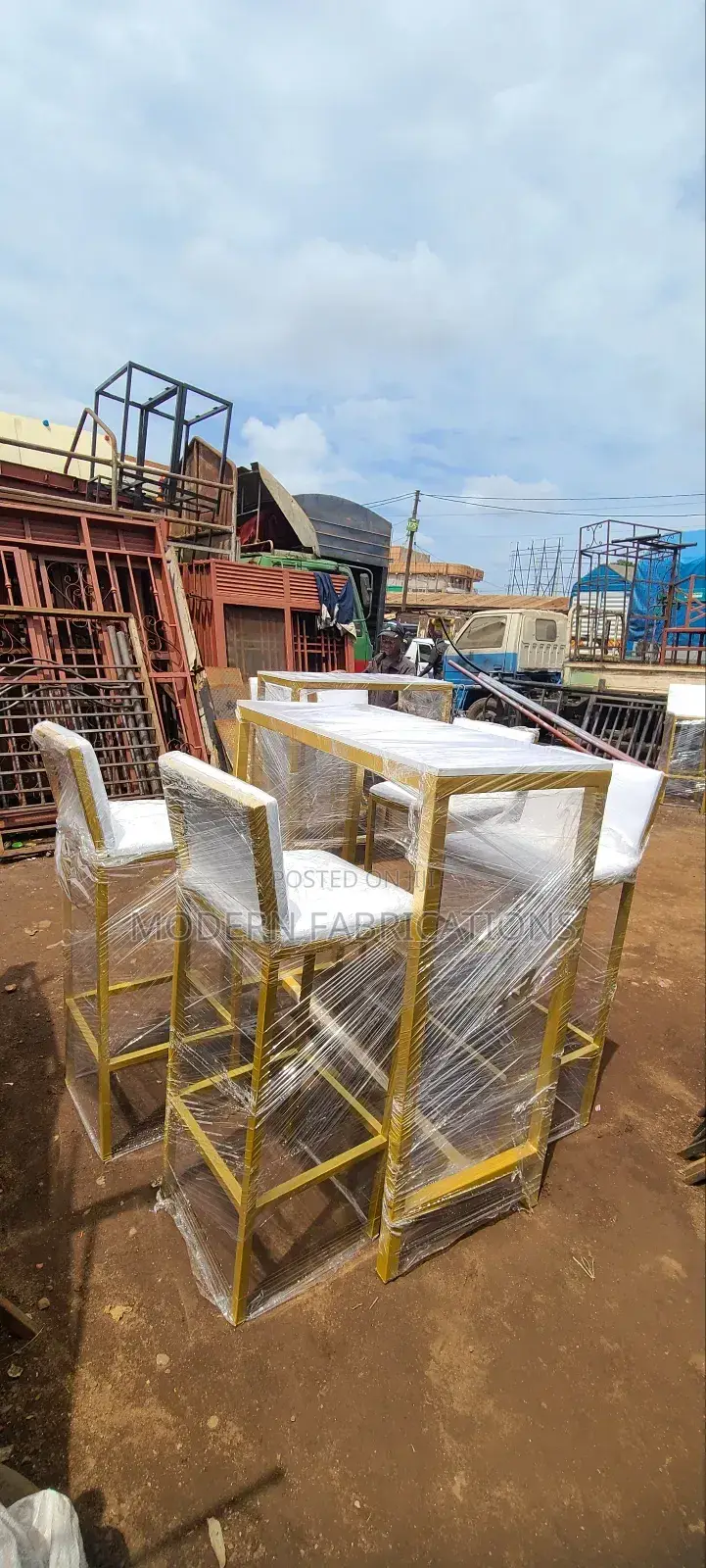 Bar Chairs Table