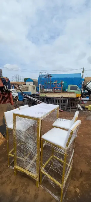 Bar Chairs Table