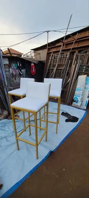 Bar Chairs Table