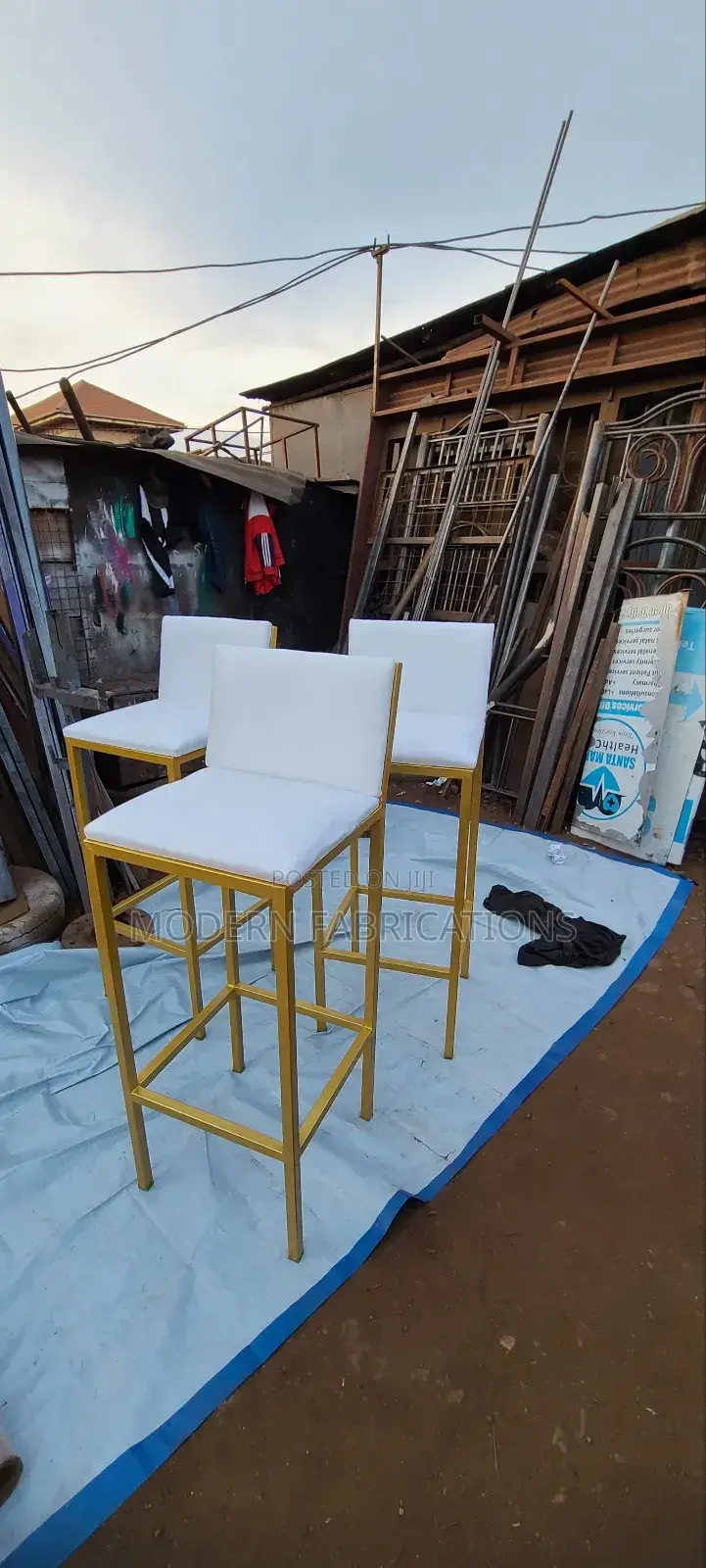 Bar Chairs Table