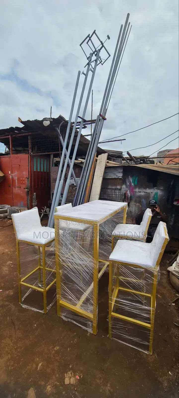 Bar Chairs Table