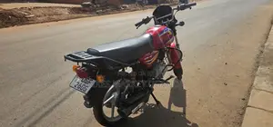 Bajaj Boxer 125 2025 Red