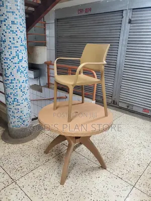 Round Reading Table and Chair