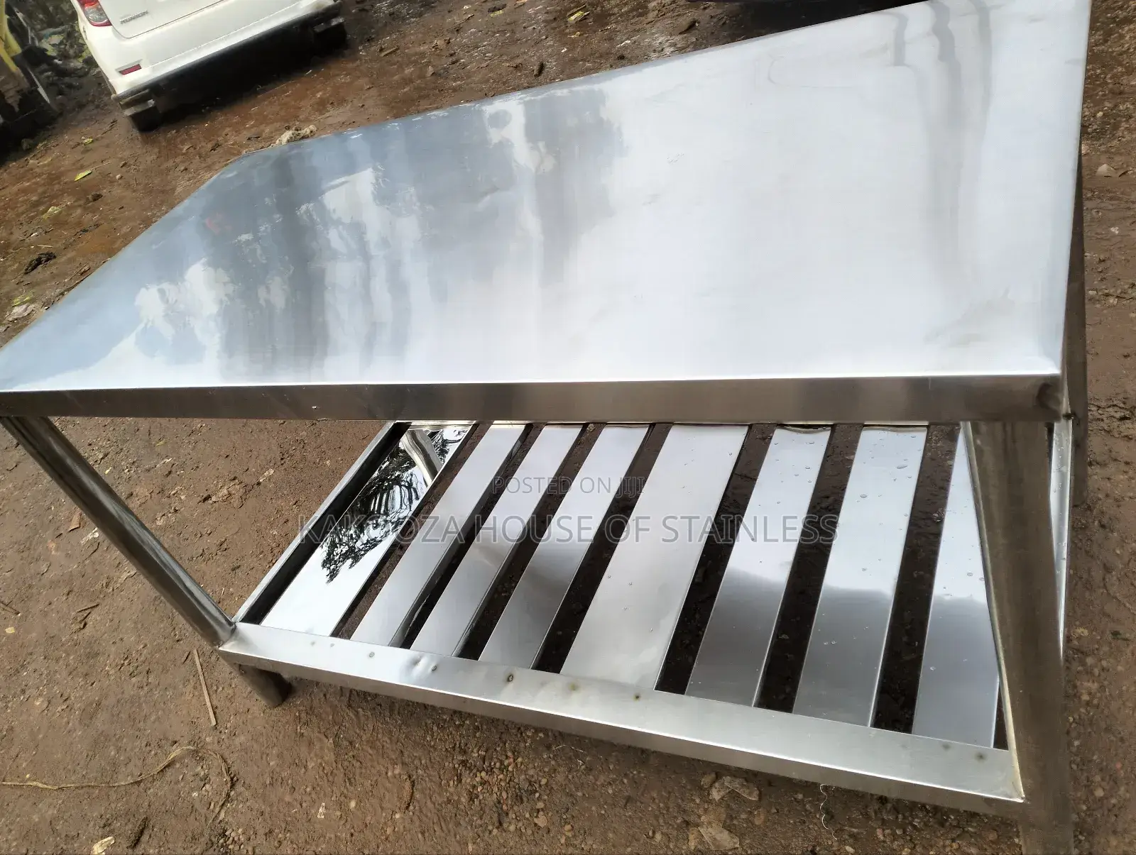 Stainless Working Table With Rack