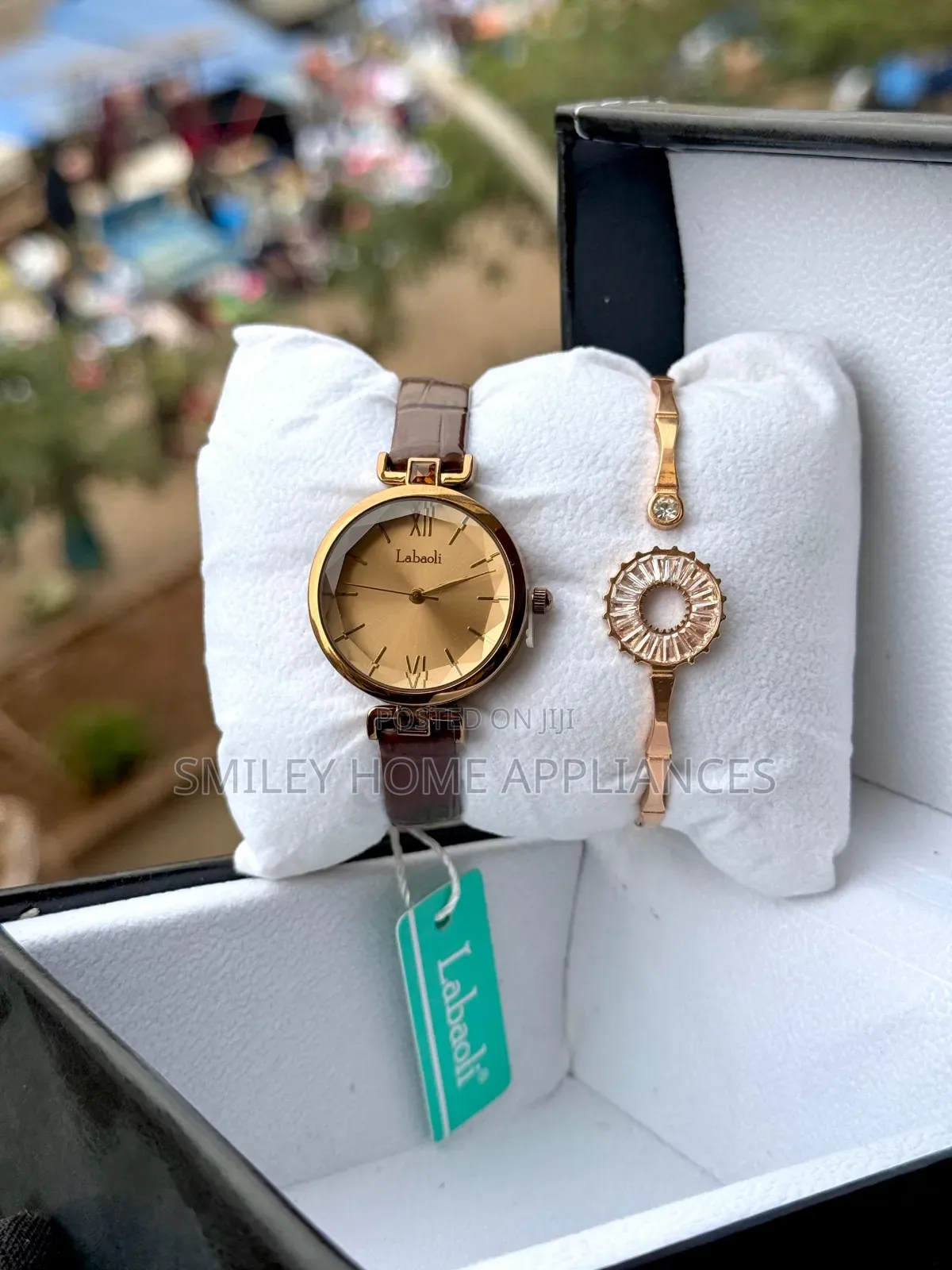 Labaoli Ladies' Leather Strapped Wrist Time Piece Box