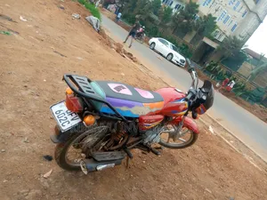 Bajaj Boxer 125 2022 Red
