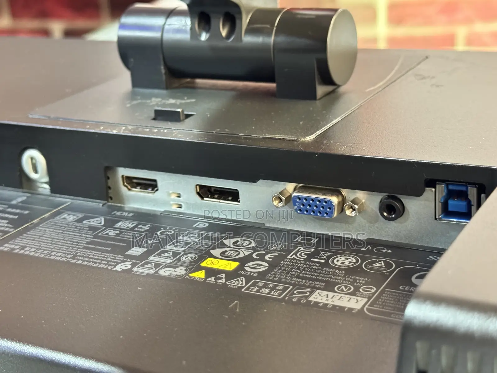 Lenovo 23 Inch Screen Ips Vga Hdmi Dp Div Display Usb