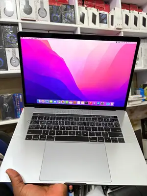 Laptop Apple MacBook Pro 2017 16GB Intel Core I7 SSHD (Hybrid) 256GB