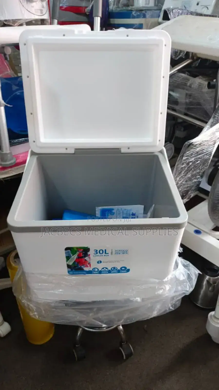 Cool Box With Ice Packs