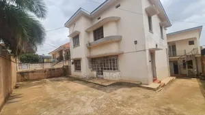 Magnificent Building on Rent