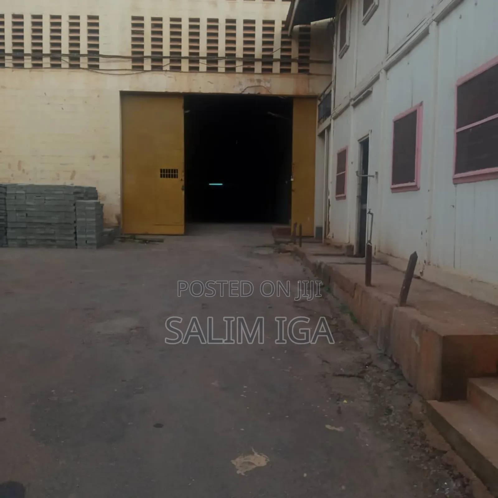 Spacious Warehouse On Rent