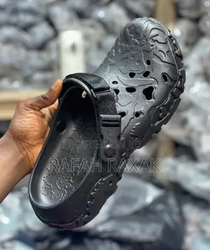 Original Men’S Classic Triple Black Mtn Crocs